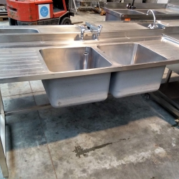 sink with 2 bassins